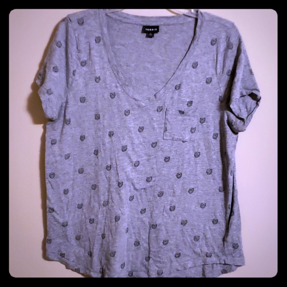 Grey owl torrid vneck top with little pocket